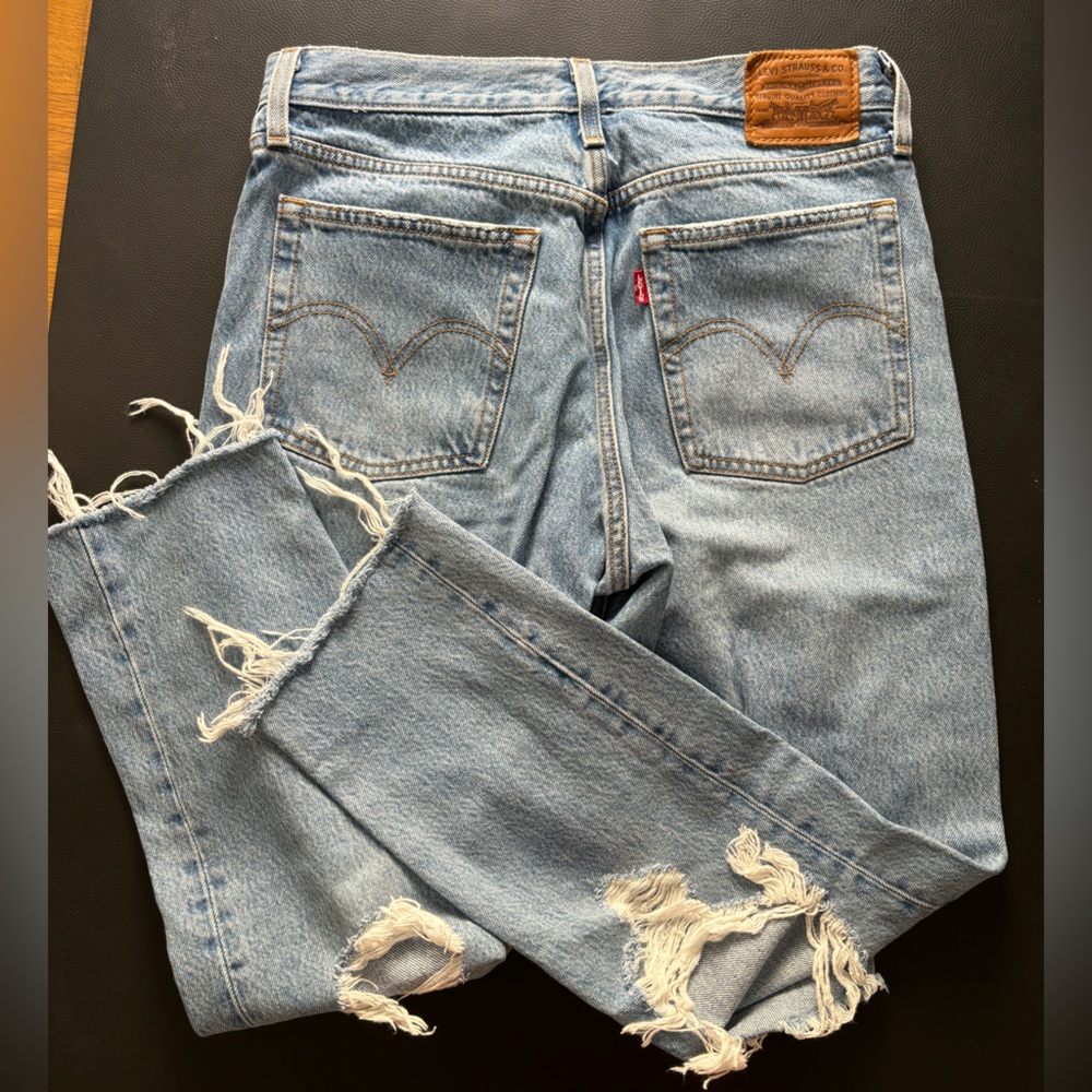 Like new! Levi’s straight Jean side 27